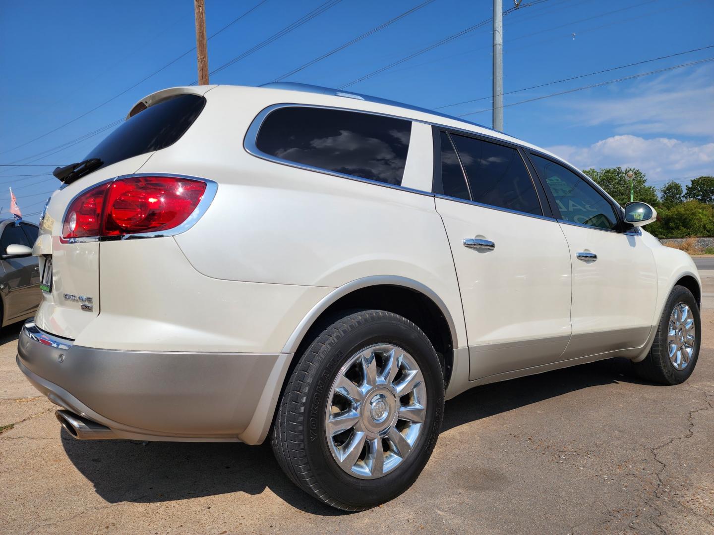 2011 DIAMOND WHITE Buick Enclave CXL (5GAKRBED2BJ) , AUTO transmission, located at 2660 S.Garland Avenue, Garland, TX, 75041, (469) 298-3118, 32.885551, -96.655602 - Welcome to DallasAutos4Less, one of the Premier BUY HERE PAY HERE Dealers in the North Dallas Area. We specialize in financing to people with NO CREDIT or BAD CREDIT. We need proof of income, proof of residence, and a ID. Come buy your new car from us today!! This is a LOADED 2011 BUICK ENCLAVE C - Photo#3